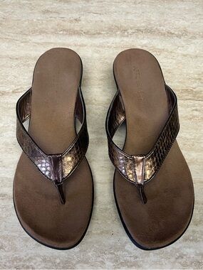 Women’s Bronze Metallic Thong Sandals - Comfort Footbed